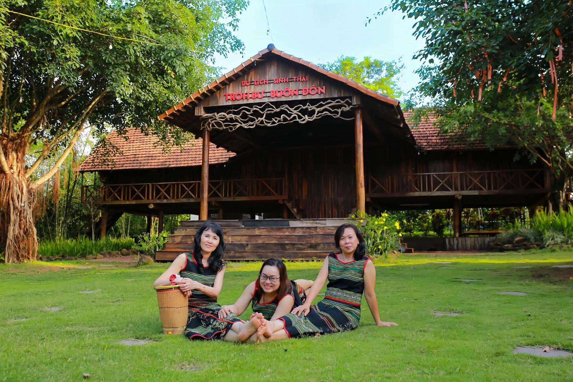 Troh Bu'S Bungalows Nieng Exterior photo