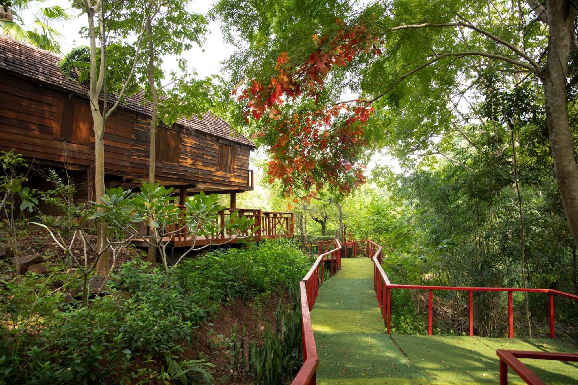 Troh Bu'S Bungalows Nieng Exterior photo