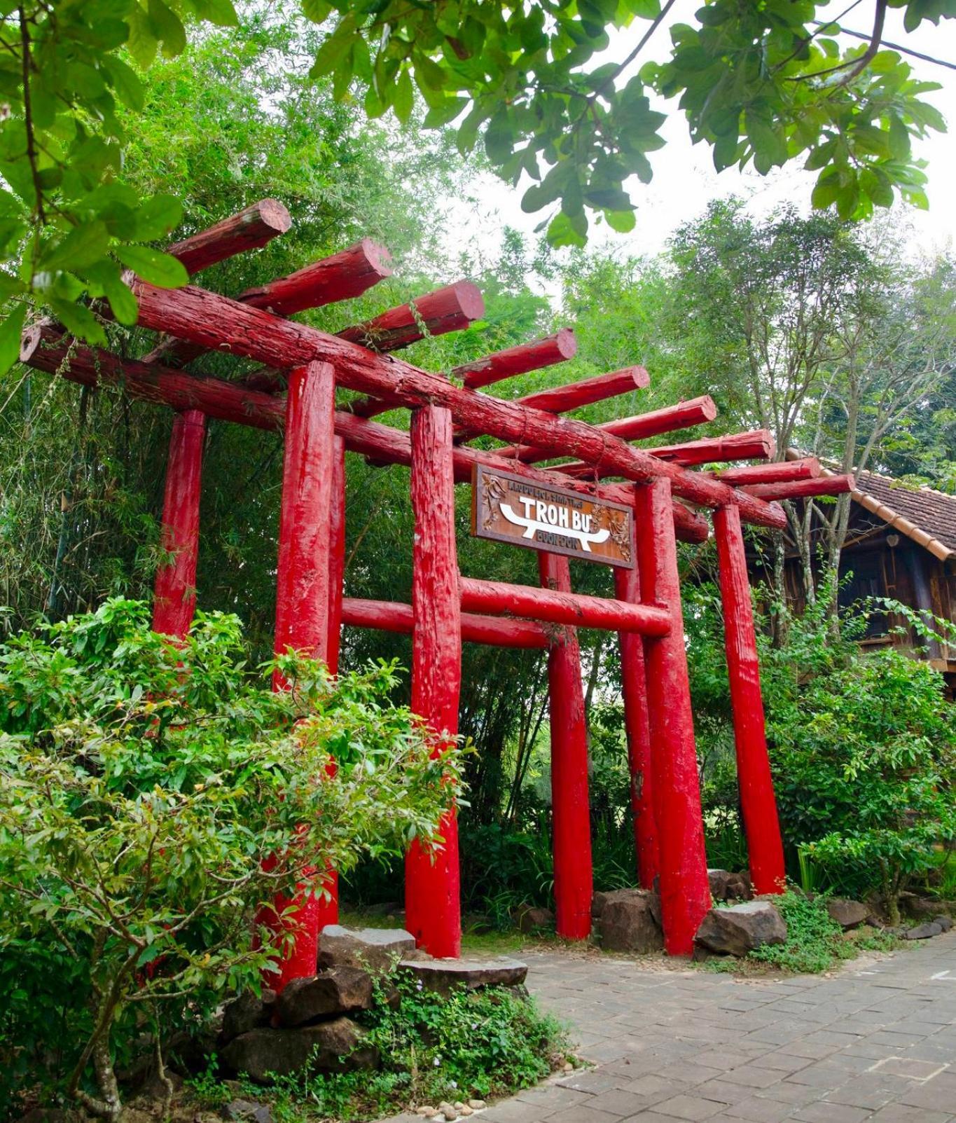 Troh Bu'S Bungalows Nieng Exterior photo